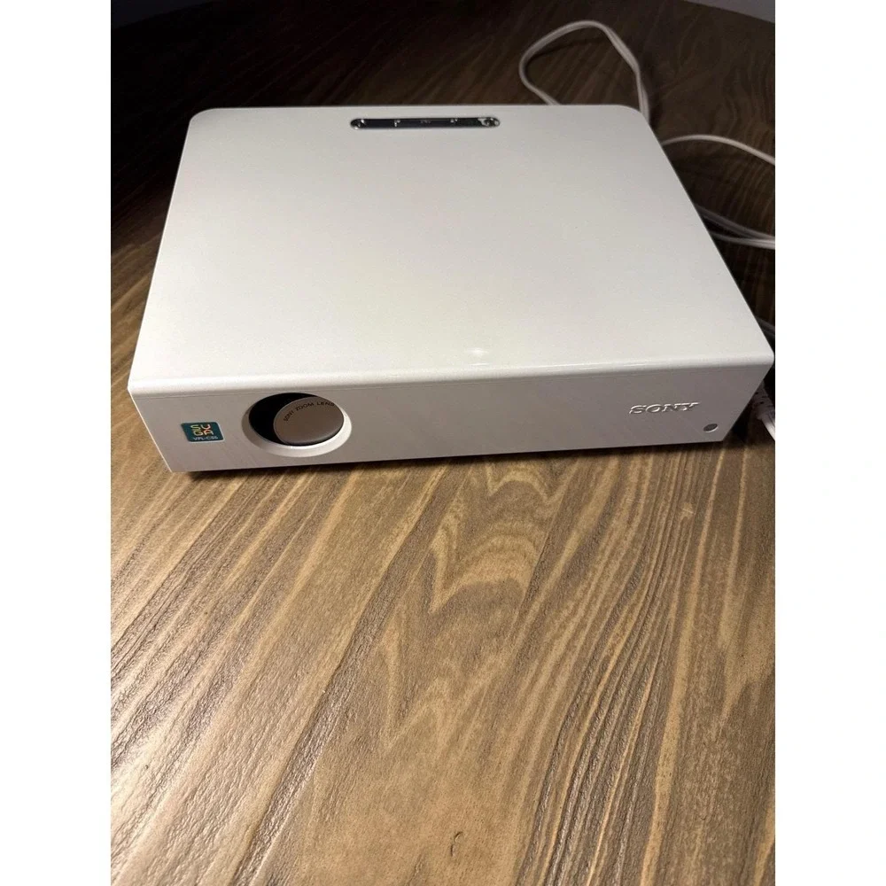 Sony VPL-CS5 LCD Projector Silver White SVGA Portable W/ OEM Remote & Power Cord